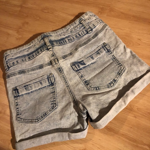 Cotton On Pants - light wash high waisted Shorts